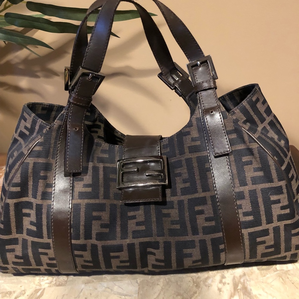 ⛔️TRADED⛔️ Authentic FENDI  handbag! Beautiful!